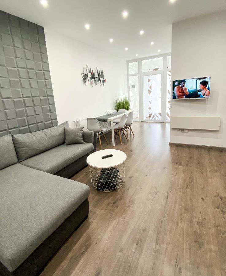 Foter Apartman Ii. Villany Luaran gambar