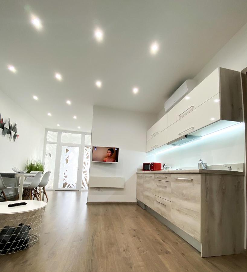 Foter Apartman Ii. Villany Luaran gambar