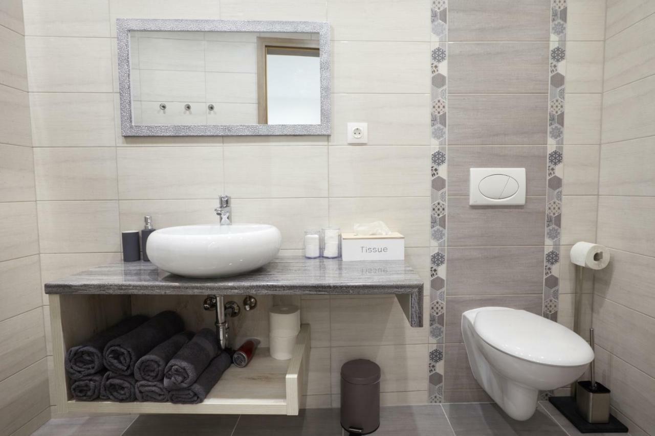 Foter Apartman Ii. Villany Luaran gambar