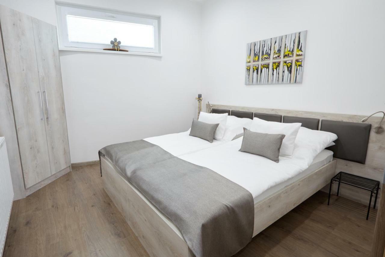 Foter Apartman Ii. Villany Luaran gambar