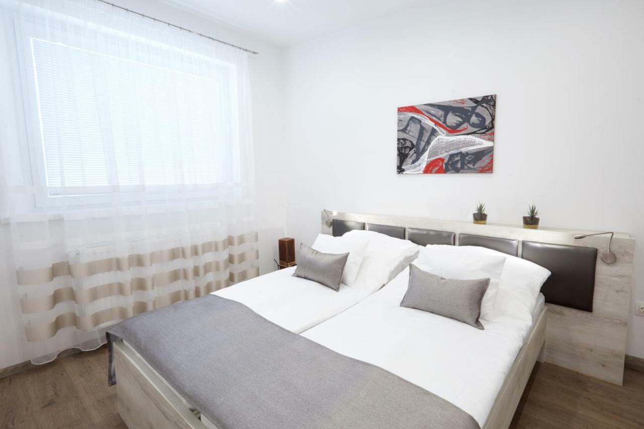 Foter Apartman Ii. Villany Luaran gambar