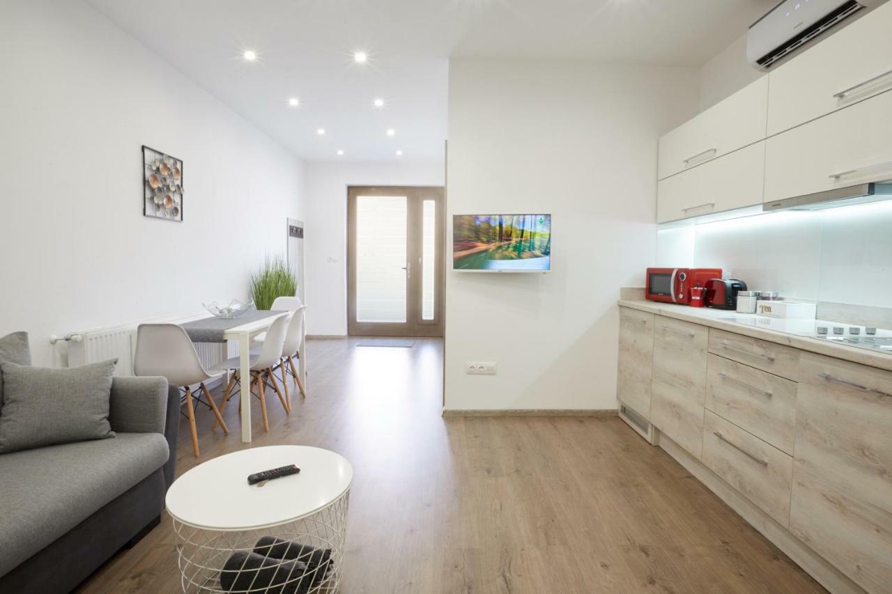 Foter Apartman Ii. Villany Luaran gambar