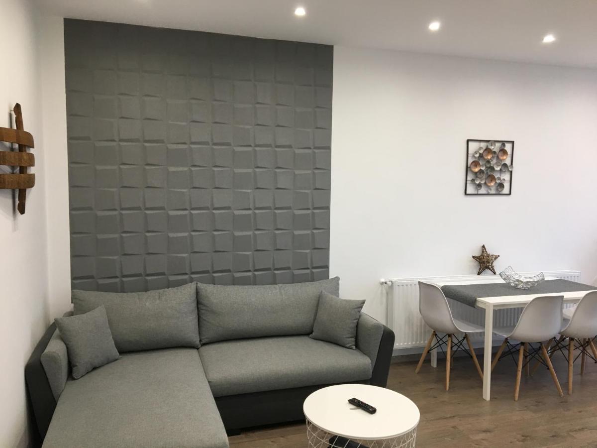 Foter Apartman Ii. Villany Luaran gambar