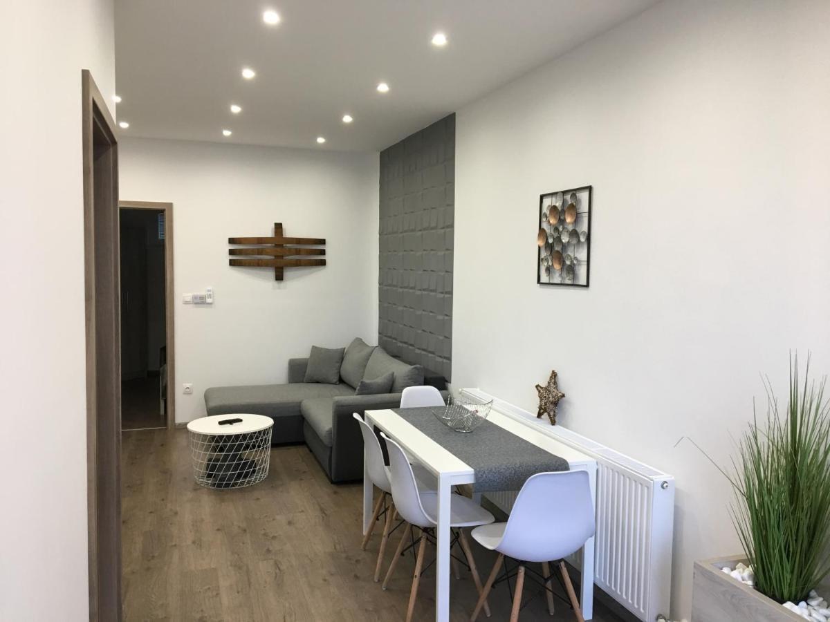 Foter Apartman Ii. Villany Luaran gambar